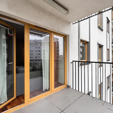 Wola Sunset Free Parking Warschau